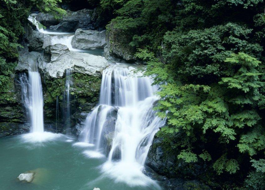 52岁女子廖佳沉迷自驾旅游一直不结婚，你如何看待她的这种生活方式？游戏画面